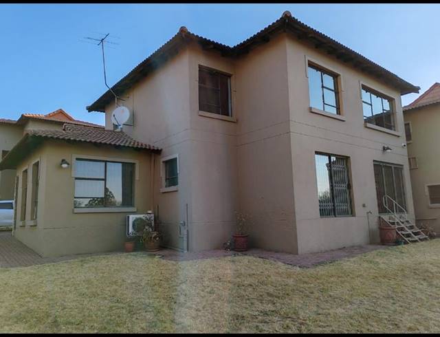 4 BEDROOM CLUSTER FOR SALE IN FLEURDAL